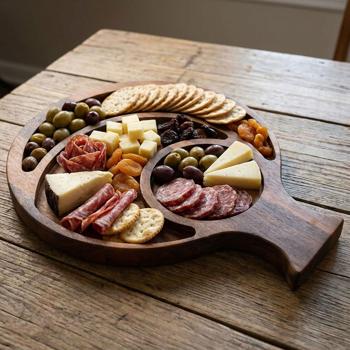 Servierbrett aus Walnussholz - Fischform mit 3 Fächern für Speisen, Tapas, Snacks & Apéro - 39x29x16cm - Handgefertigt, robust, edel & lebensmittelecht