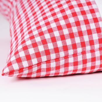 Preview: Set 2 pezzi cuscini al cirmolo Vichy rosso 30 x 30 cm, riempiti con 350 g di trucioli di cirmolo naturali, federa in cotone 100% biologico, cuscino da letto per aromaterapia dalla Germania